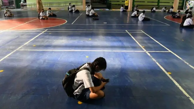 บรรยากาศการเว้นระยะห่างที่โรงเรียนแห่งหนึ่ง