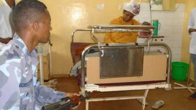 አልማዝ በሆስፒታል ውስጥ ፈተናውን ስትወስድ በፌደራል ፖሊስ ታጅባ ነበር።