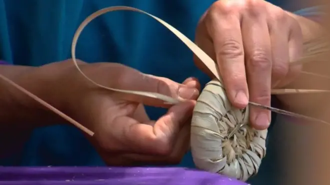 في مصر، تعاني، منتجات الخوص اليدوية من عقبات التسويق وصعوبة الحصول على المواد الخام. خاصة بعد منع زراعة الأرز في بعض القرى المنتجة بسبب تناقص مياه الري.