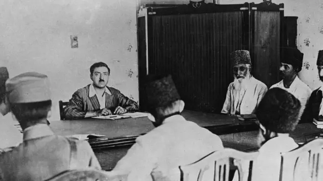 د امان الله خان د واکمنۍ پر مهال د دولت شورا په نامه یو مجلس جوړ شو چې د درې ګونو قوو ترمنځ یې بېلوالی هم راوست.