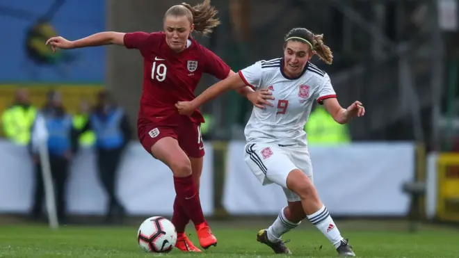 كرة القدم النسائية