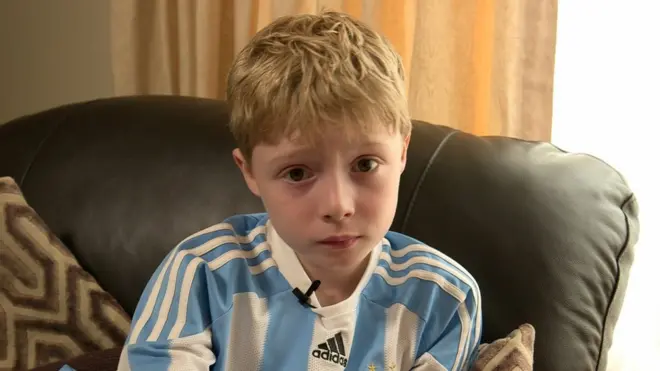 Luis Walker espera que puedan conseguir los medicamentos para tener una vida más accesible.