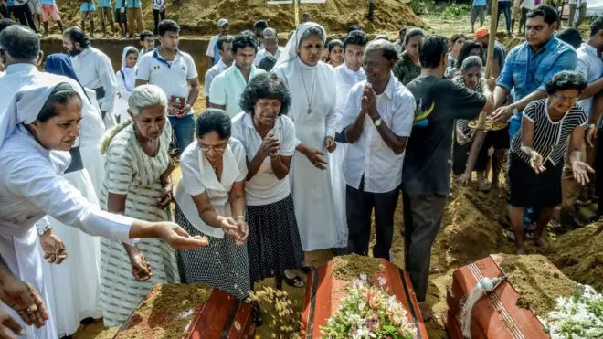 Las explosiones dejaron 321 muertos.