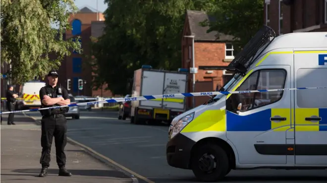 Полицейская машина и оцепление