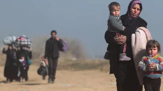 فرار أكثر من ألف مدني عراقي من منازلهم الأحد 26 فبراير/شباط مع توغل القوات العراقية في غرب الموصل وتقدمها في عدد من المناطق السكنية في جنوب المدينة.