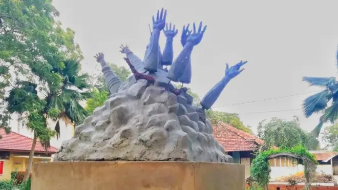 යුද්ධයෙන් මියගියවුවන් සමරන ස්මාරකය