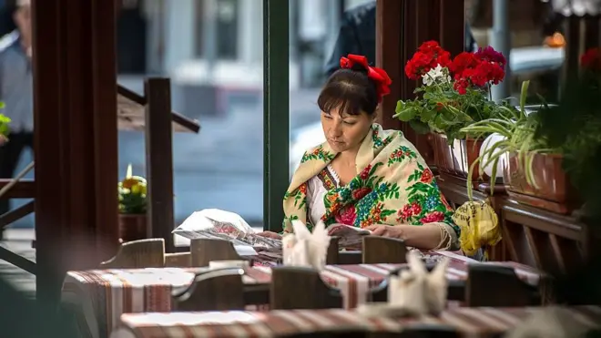 Сфера обслуговування в Україні переходить на українську мову