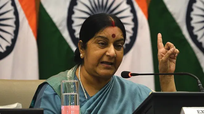 سشما سوراج نے وزارت خارجہ کے سرکاری ٹویٹر ہینڈل پر جواب دیتے ہو لکھا ہے 'ہم اس معاملے پر جلد ہی پاکستانی حکومت سے اعلیٰ ترین سطح پر بات کریں گے۔'