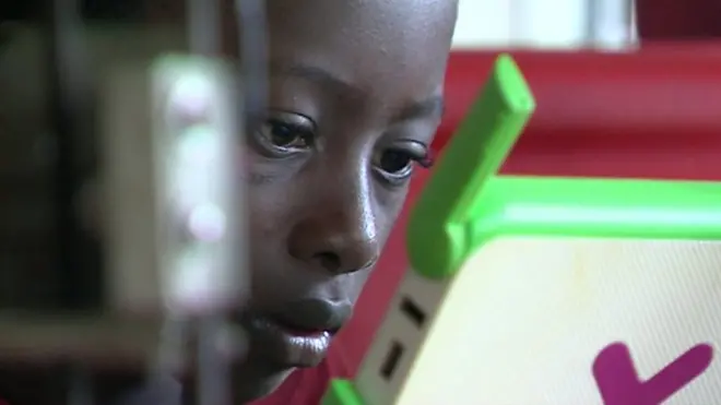 نان درآوردن از زباله‌های الکترونیکی خطرناک در توگو