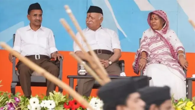 અવારનવાર એક બાબતે સંઘની ટીકા થાય છે કે એમાં મહિલાઓને સભ્યપદ નથી અપાતું