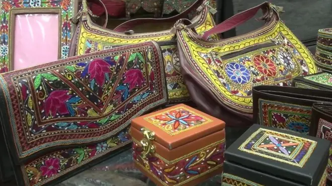 چمڑے کی کشیدہ کاری کے خوبصورت نمونے