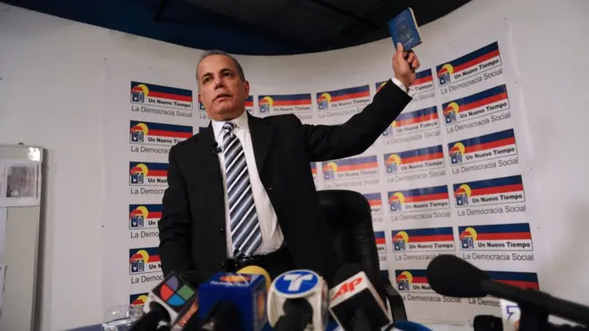 Росалес был арестован в октябре 2015 года по обвинению в коррупции