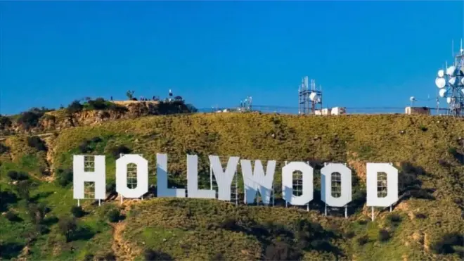 هالیووډ د امریکايي فلمي صنعت یو مهم مرکز دی.