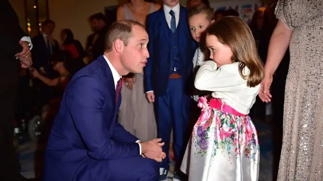 Принц Уильям встретился с 5-летней Сьюзи МакКеш, которая спасла свою маму и получила за это награду.