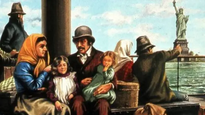 وصول مهاجرين من أوروبا إلى نيويورك في عام 1900