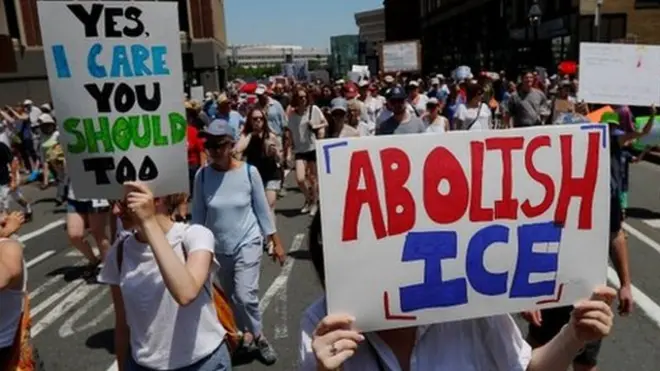 El fin de semana hubo marchas contra la policía de inmigración.