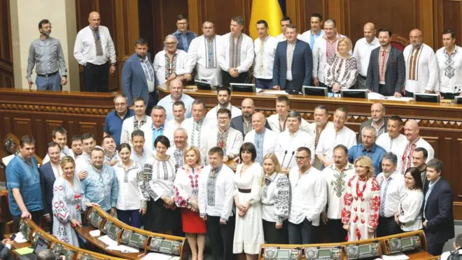 Депутати у четвер відзначали день вишиванки і призанчили дату інавгурації новообраного президента Зеленського