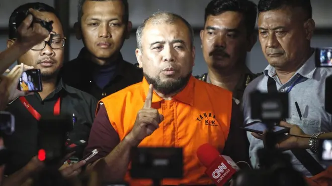 Patrialis Akbar ditetapkan sebagai tersangka oleh KPK karena dia diduga mendapat suap dari pengusaha impor daging untuk membantu agar permohonan uji materi dikabulkan.