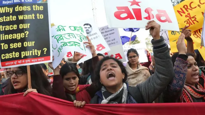 Undang-undang kewarganegaraan India memicu protes di berbagai tempat karena dianggal akan menyingkirkan Muslim dan berpihak kepada non-Muslim.