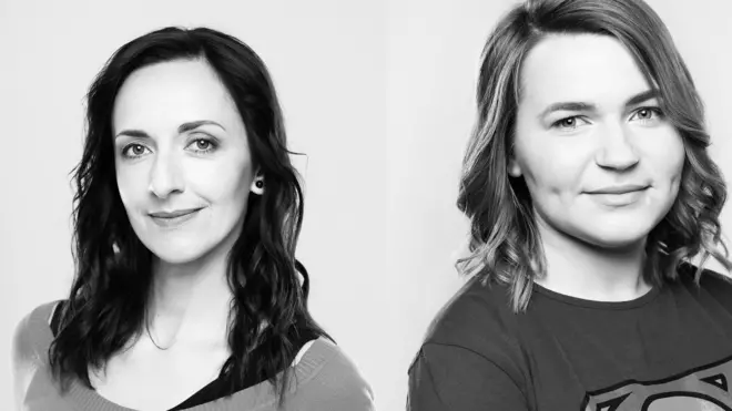 Olga (kiri) dan Alina (kanan) yang ikut dalam proyek foto Dasha Buben untuk membuat perempian mencintai dirinya lewat foto mereka sendiri.