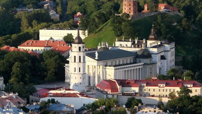 Vilnius, capital de Lituania, cuenta con un atractivo casco antiguo