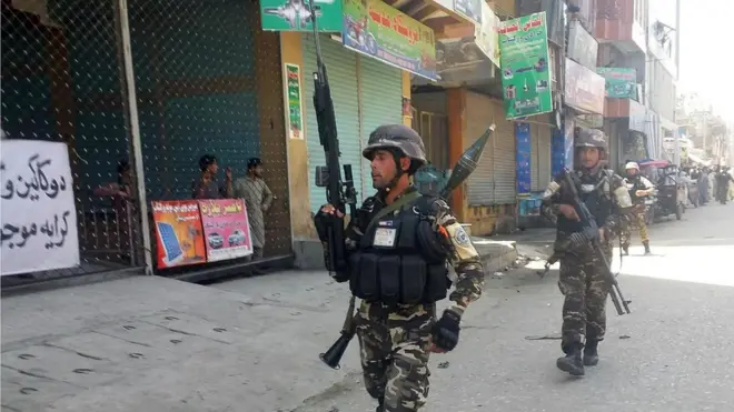 نیروهای امنیتی افغان در نزدیکی محل درگیری