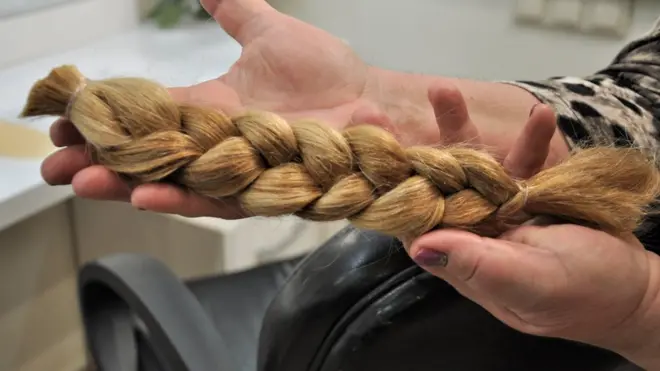 Благодійна акція #HairForShare. Чому жінки обрізають довге волосся?