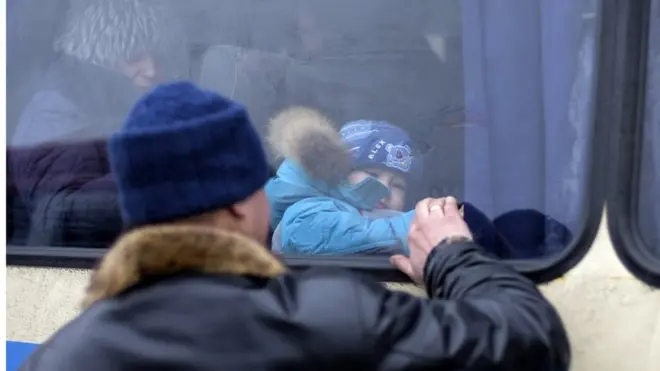 Мешканці Авдіївки тікають від обстрілів, лютий 2017 року