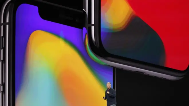 iPhone X получил дисплей, который занимает практически всю переднюю поверхность смайртфона