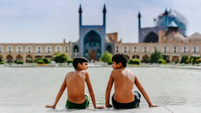 ووتیارا خام عکاس مشهور فرانسوی