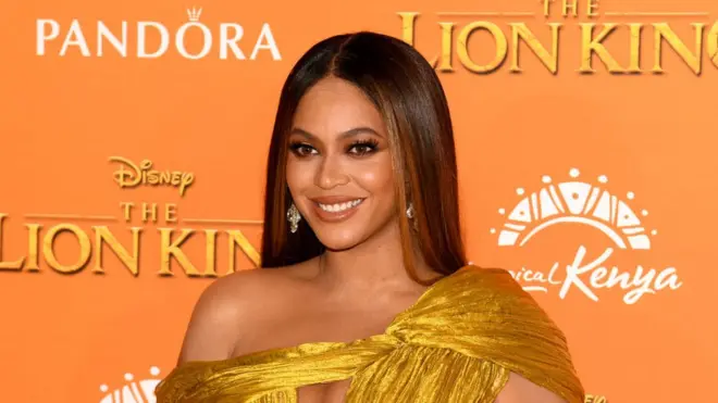 Según Raye, toda la gente de su generación creció escuchando a Beyoncé.