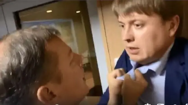 Кадр з бійки Олега Ляшка та Андрія Геруса