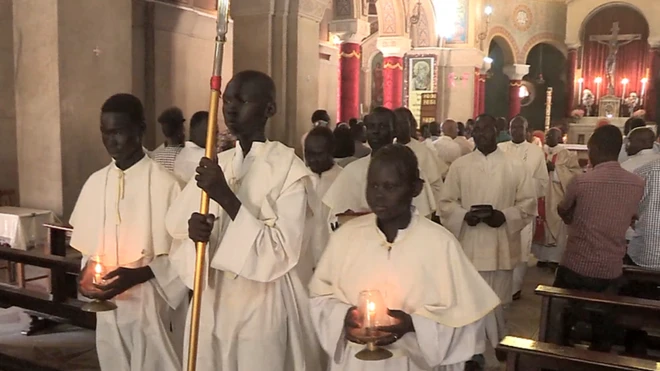 شارك المسيحيون في السودان في المظاهرات ضد الرئيس السوداني السابق عمر البشير أملا في حياة أفضل