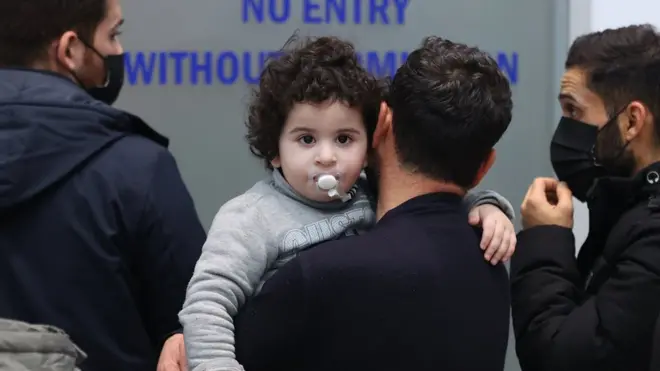 По словам пресс-секретаря Лукашенко, в Ирак вылетели 374 беженца