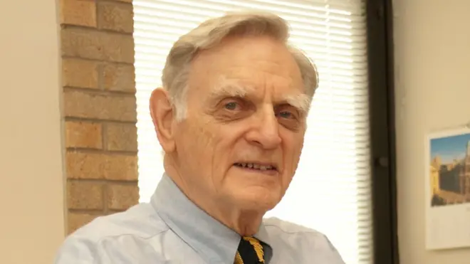 John Goodenough inventó las baterías de litio a los 57 años. Hoy tiene 94.