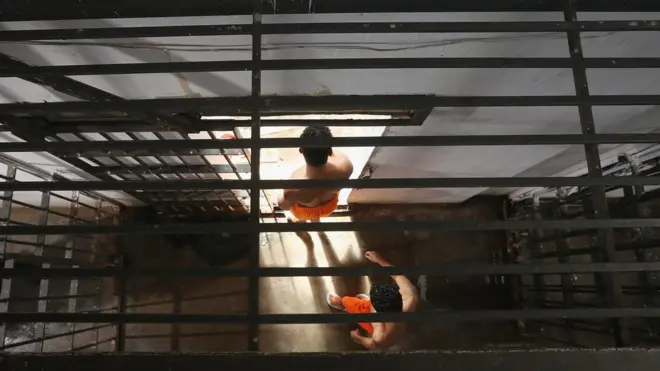 Многие тюрьмы в Бразилии контролируются преступными группировками