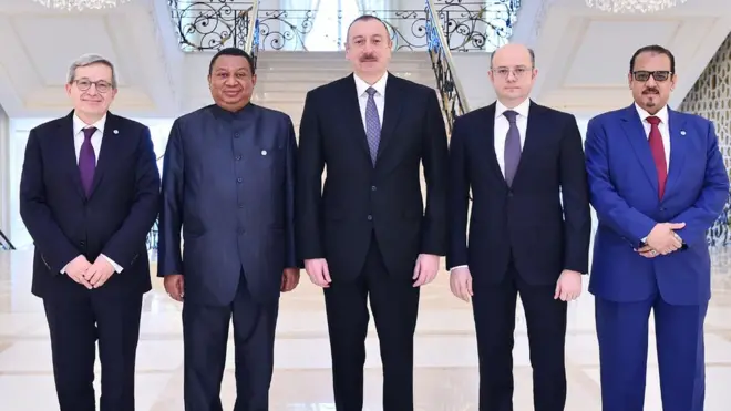 OPEC-in baş katibi (soldan ikinci), rəhbərlik etdiyi nümayəndə heyətilə Azərbaycana səfərdədir