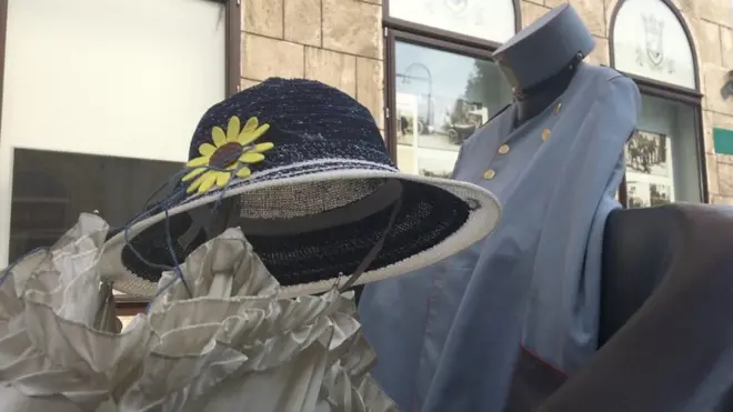 Фердинаднова униформа и Софијин шешир