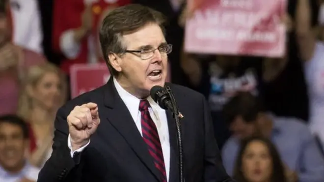 Las declaraciones del vicegobernador de Texas generaron polémica y debate en el país.