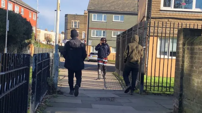 Dua warga negara Indonesia di London, PMI, WNI, pemetik buah, Inggris