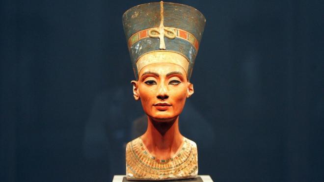Busto de Nefertiti.