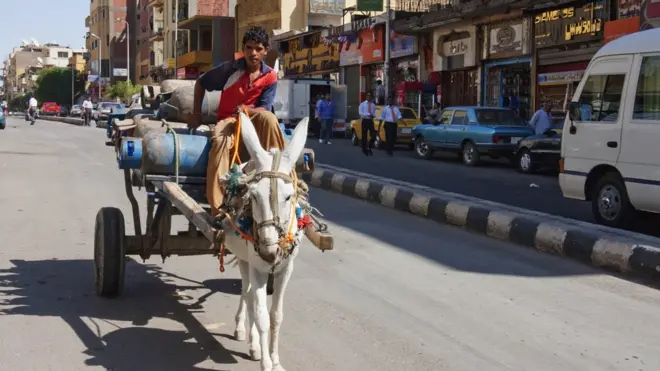 الحكومة المصرية رفعت شرائح استهلاك الغاز المنزلي بعد رفع أسعار الأسطوانات منتصف يونيو/ حزيران الماضي