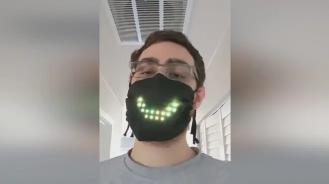 كمامات إلكترونية تظهر حركة الشفاه وحتى الابتسامة