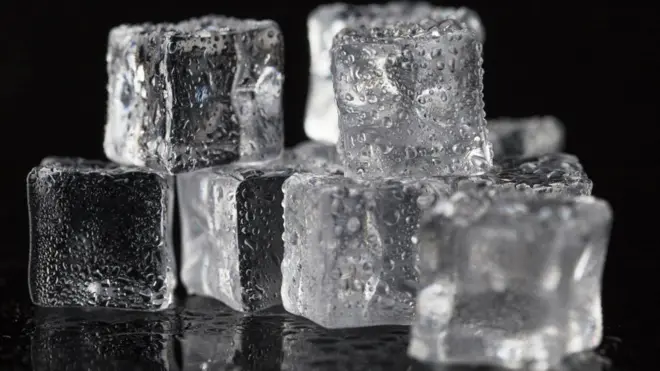 El hielo puede tener varias estructuras moleculares distintas.