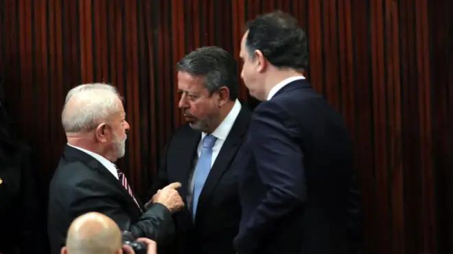 Lula conversa com os presidentes da Câmara, Arthur Lira, e do Senado, Rodrigo Pacheco, durante cerimôniablaze bet365diplomação no TSE: mudança altera jogo forças entre Executivo e Legislativo