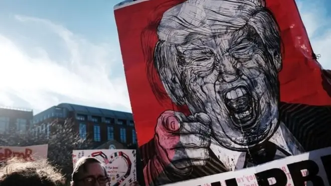 Баннер с Дональдом Трампом