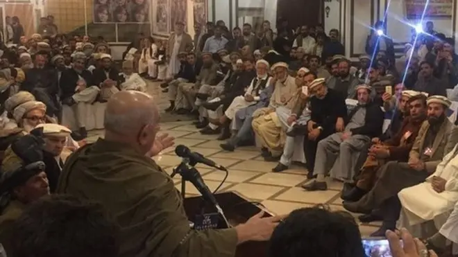 د قبایلو جرګه کې د پښتونخوا ملي عوامي ګوند مشر محمود خان اڅکزي وویل، قبایلي ولس کله هم کوم وسله وال خپلو سیمو ته نه دی راوستی