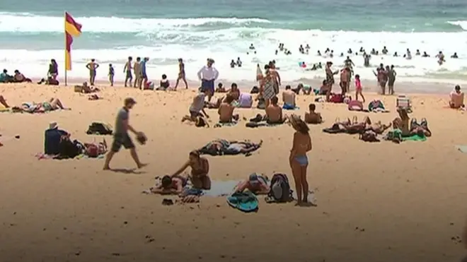 تشهد أستراليا موجة من الحر الشديد وصلت درجاتها إلى 49.3 درجة مئوية، وتشهد سدني هذه الموجة منذ 5 أيام ويتوقع أن تستمر مع دخول العام الجديد.