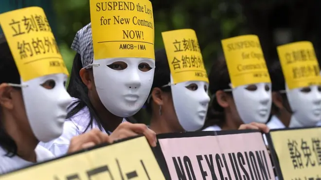 Di Hong Kong diperkirakan terdapat sekitar 350.000 pembantu rumah tangga, banyak di antaranya berasal dari Indonesia dan Filipina.