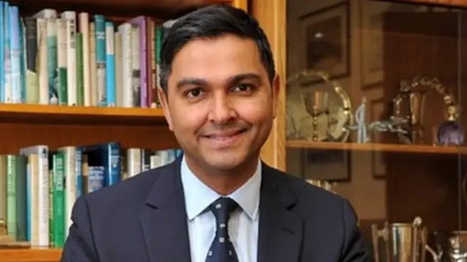 وہ اپنی ترجیحات سوچ کر پاکستان آ رہے ہیں کہ انہیں کیا کرنا ہے: وسیم خان